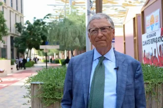 Pourquoi Bill Gates vous conseille de poser votre téléphone à table