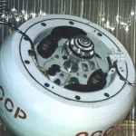 Vue rapprochée de la sonde soviétique Cosmos 482, module sphérique marqué CCCP