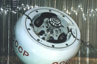 Vue rapprochée de la sonde soviétique Cosmos 482, module sphérique marqué CCCP
