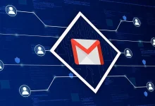 Icône Gmail au centre d’un réseau d’utilisateurs connectés, sur fond de code numérique.