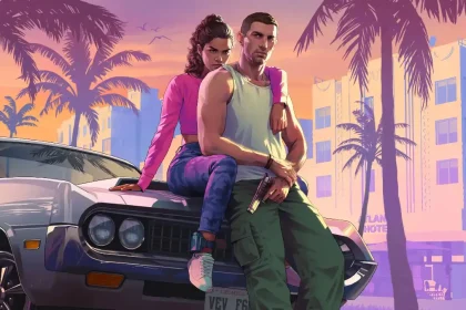 Jason et Lucia, les deux protagonistes de GTA 6, posent devant une voiture dans un décor urbain rétro.
