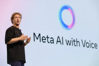 Mark Zuckerberg présente Meta AI with Voice lors d’une conférence, en évoquant les amis virtuels et l’IA conversationnelle.