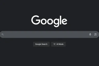 Interface de Google avec bouton Mode IA activé sur fond sombre, illustrant la nouvelle expérience de recherche par intelligence artificielle