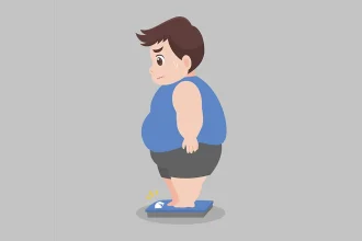 Illustration d’un enfant en surpoids sur une balance, visage inquiet, obésité infantile