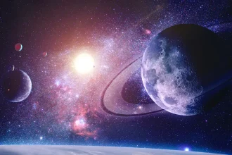 Vue artistique de l’univers avec planètes, anneaux cosmiques et lumière stellaire en arrière-plan