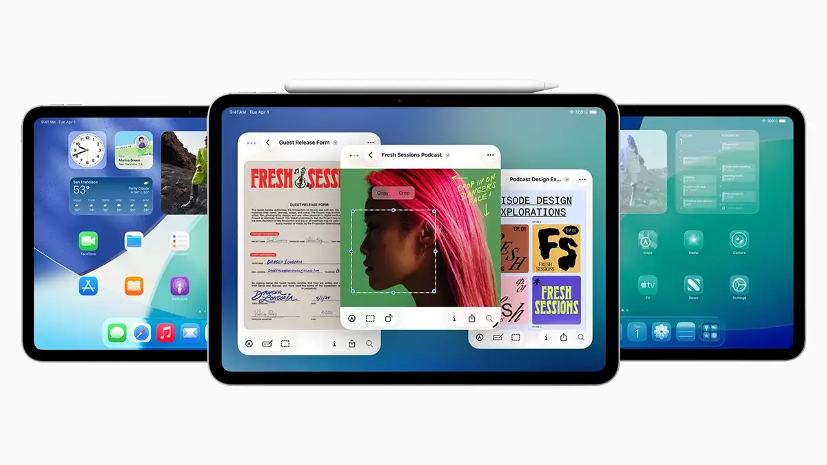 Trois iPads montrant les nouvelles fonctions multitâches et interface d’iPadOS 26
