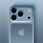 Gros plan sur l’iPhone 17 Pro en finition bleu ciel, montrant son nouveau bloc caméra rectangulaire à trois objectifs.