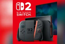 Console Nintendo Switch 2 noire avec Joy-Con et station d’accueil, présentée sur fond rouge aux couleurs de la marque.
