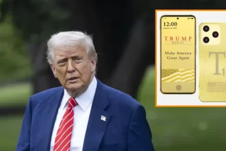 Donald Trump en extérieur avec, en encart, le T1 Phone doré affichant le slogan Make America Great Again