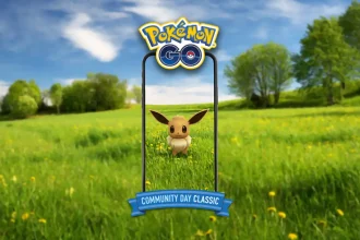 Évoli dans Pokémon GO Community Day Classic, posé dans un champ vert sous un ciel bleu.