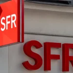 Façade d’une boutique SFR avec enseigne rouge, illustrant le rachat SFR.