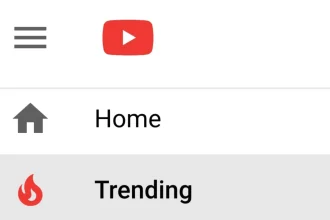 Icônes du menu principal de YouTube sur mobile, avec l'onglet « Trending » affiché en surbrillance.