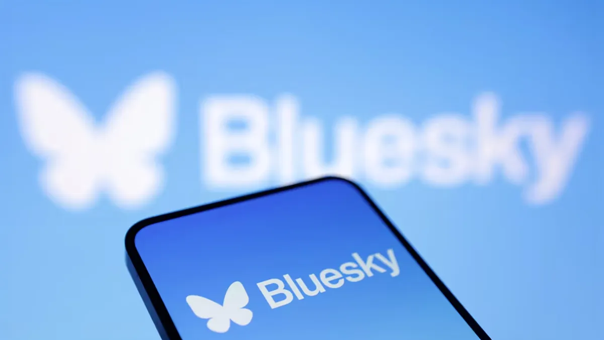 Logo Bluesky sur smartphone en gros plan, mise en avant de l’identité visuelle de la plateforme sociale ouverte.