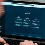 Usage de ChatGPT en hausse avec carte mondiale des pays les plus actifs