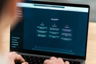 Usage de ChatGPT en hausse avec carte mondiale des pays les plus actifs