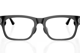 Lunettes de soleil Ally Solos noires conçues par Envision avec assistance IA