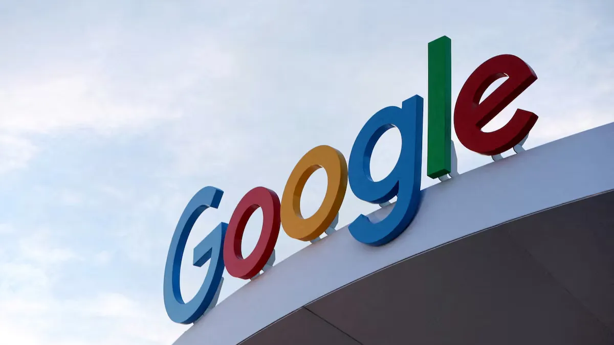 Logo google sur un bâtiment, illustration du procès antitrust adtech