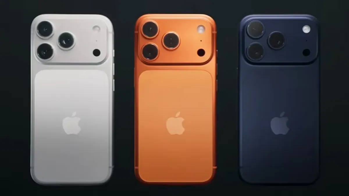 Trois iPhone 17 alignés, ouverture des précommandes en septembre 2025
