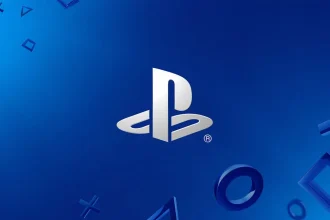 Logo PlayStation sur fond bleu illustrant les sorties PS5 et PS4 de la semaine