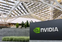 Logo Nvidia sur le campus de l’entreprise, actualité GPU et xAI autour d’un montage proche de 20 milliards