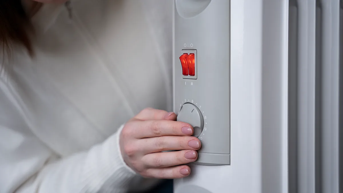 Réglage manuel d’un radiateur électrique domestique illustrant le pilotage de la température de chauffage et la question des 19 °C.